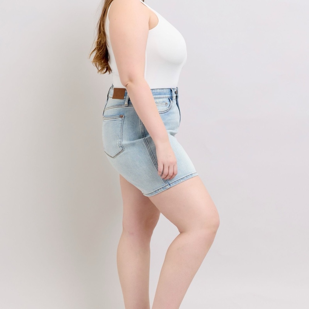Judy Blue Full Size 2 Button Denim Shorts with Pockets Plus Size - Picture 9 of 16